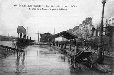 Iconographie - Nantes pendant les inondations - Le quai de la Fosse et la gare de la Bourse