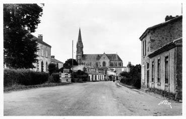 Iconographie - L'entrée du bourg, côté Sud