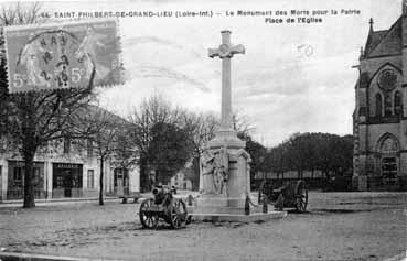 Iconographie - Le monument aux morts pour la patrie, place de l'église