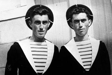 iconographie - Les frères Draillard en tenue de la Marine nationale