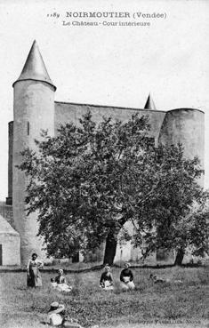 Iconographie - Le château - Cour intérieure