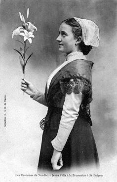 Iconographie - Les costumes de Vendée - Jeune fille à la procession à St-Fulgent