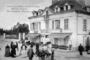 Iconographie - Hôtel des Voyageurs - Mme Malescot, propriétaire