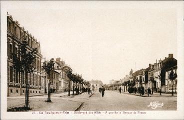 Iconographie - Boulevard des Alliés - A gauche la Banque de France