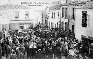 Iconographie - Place du marché. Musique du 65e