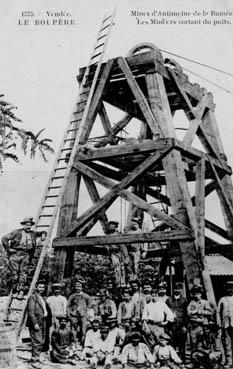 Iconographie - Mines d'antimoine de la Ramée. Les mineurs sortant du puits