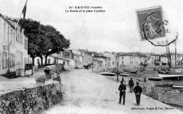 Iconographie - La mairie et la place de Lapilaye