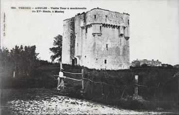 Iconographie - Vieille tour à machicoulis du XVe siècle