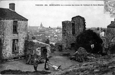 Iconographie - Vue à travers les ruines de l'abbaye de St-Martin