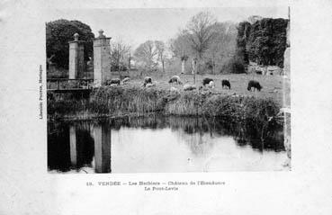 Iconographie - Château de l'Etenduère. Le pont-levis