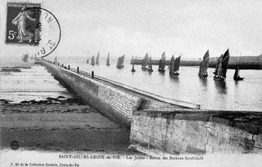 Iconographie - Les jetées - Sortie des bateaux sardiniers