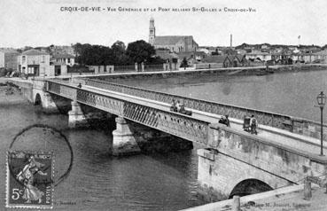 Iconographie - Vue générale et le pont reliant St-Gilles à Croix-de-Vie