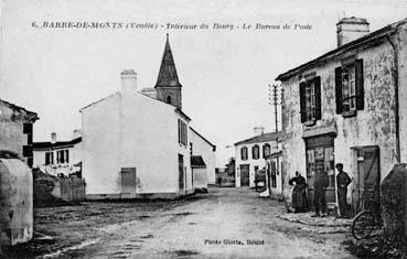 Iconographie - Intérieur du bourg - Le bureau de poste