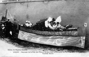 Iconographie - Souvenir de la Fête des fleurs 28 juin 1914 - Gondole fleurie