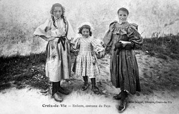 Iconographie - Enfants, costume du pays