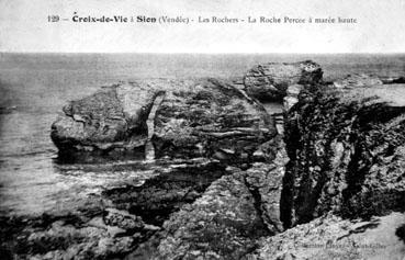 iconographie - Les rochers - La Roche Percée à marée haute