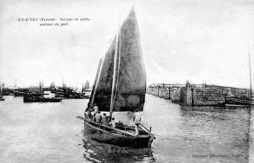 Iconographie - Barque de pêche sortant du port