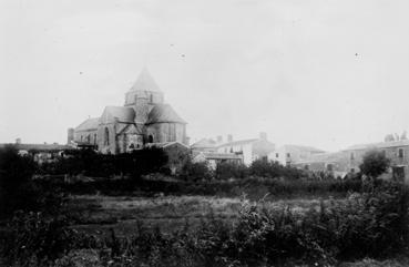 Iconographie - L'église et le bourg vus du sud-ouest