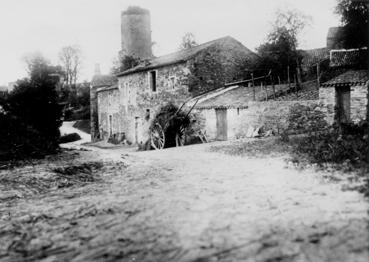 Iconographie - Bâtiments de ferme près de la Tour Mélusine