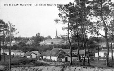 Iconographie - Un coin du bourg vu des dunes