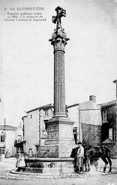 Iconographie - Fontaine publique érigée en 1844...