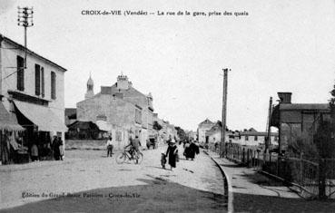 Iconographie - La rue de la Gare, prise des quais