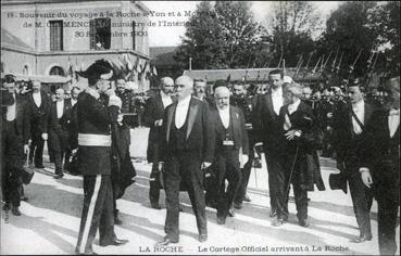 Iconographie - Voyage de G. Clemenceau - Le cortège officiel arrivant à La Roche
