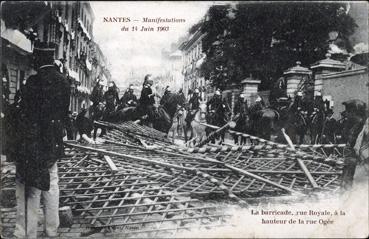 Iconographie - Manifestations du 14 juin 1903 - La barricade, rue Royale