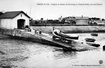 Iconographie - Rentrée du bateau de sauvetage Zindroni-Godin sur son chariot