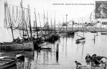 Iconographie - Entrée du port et barques de pêche