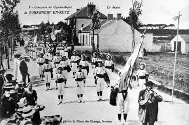 Iconographie - Concours de gymnastique - Le défilé