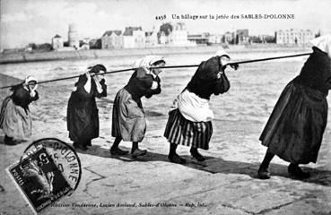 Iconographie - Un hâlage sur la jetée des Sables-d'Olonne