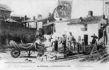 Iconographie - La Chaume - Goudronnant le câble