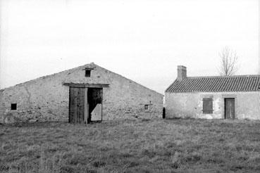 Iconographie - Ferme du Céton, façade de la grange-étable et de la maison