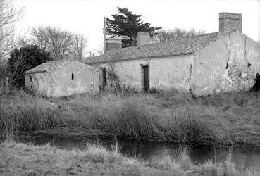 Iconographie - Ferme du Céton, façade arrière de la maison et la boulangerie