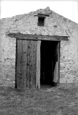 Iconographie - Ferme du Céton, porte de la grange-étable