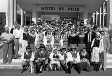 Iconographie - Groupe Polonais à l'Hôtel de Ville