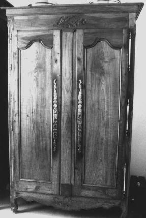 Iconographie - Armoire deux portes de style Louis XV
