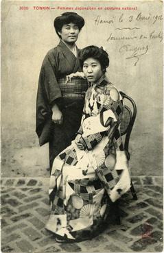 Iconographie - Femmes japonnaises en costume local