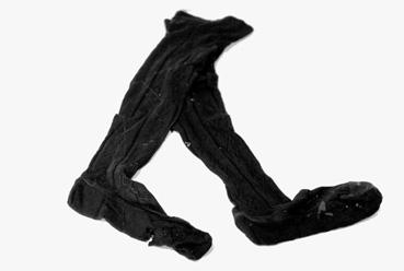 iconographie - Une paire de bas noirs en laine dits "chausses"