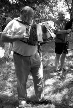 Iconographie - André Chauveau à l'accordéon diatonique