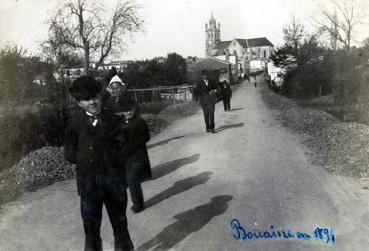 Iconographie - Sur la route de Bouaine