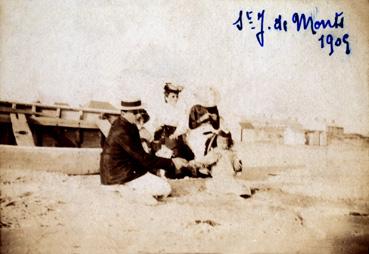 Iconographie - Famille du médecin de Saint-Philbert-de-Bouaine sur la plage