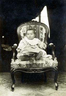 Iconographie - Bébé dans un fauteuil