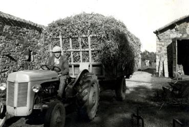 Iconographie - Bernard Douillard, de Badreau, et le tracteur