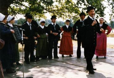 Iconographie - Plainauds de Charzais à une kermesse à Saint-Valérien