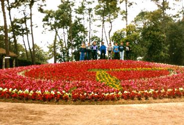 Iconographie - Les Floralies - Les stagiaires de l'Ecole d' Agriculture de La Flèche