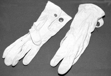 Iconographie - Une paire de gants