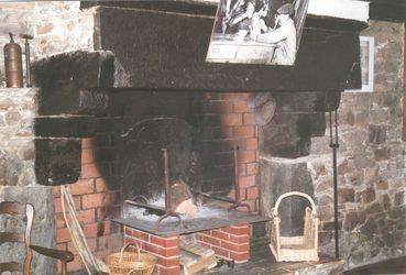 Iconographie - Maison à coyaux - Détail de la cheminée
