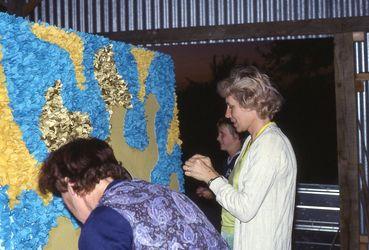 Iconographie - Fabrication d'un char pour le défilé-cavalcade de la Saint-Laurent 1977